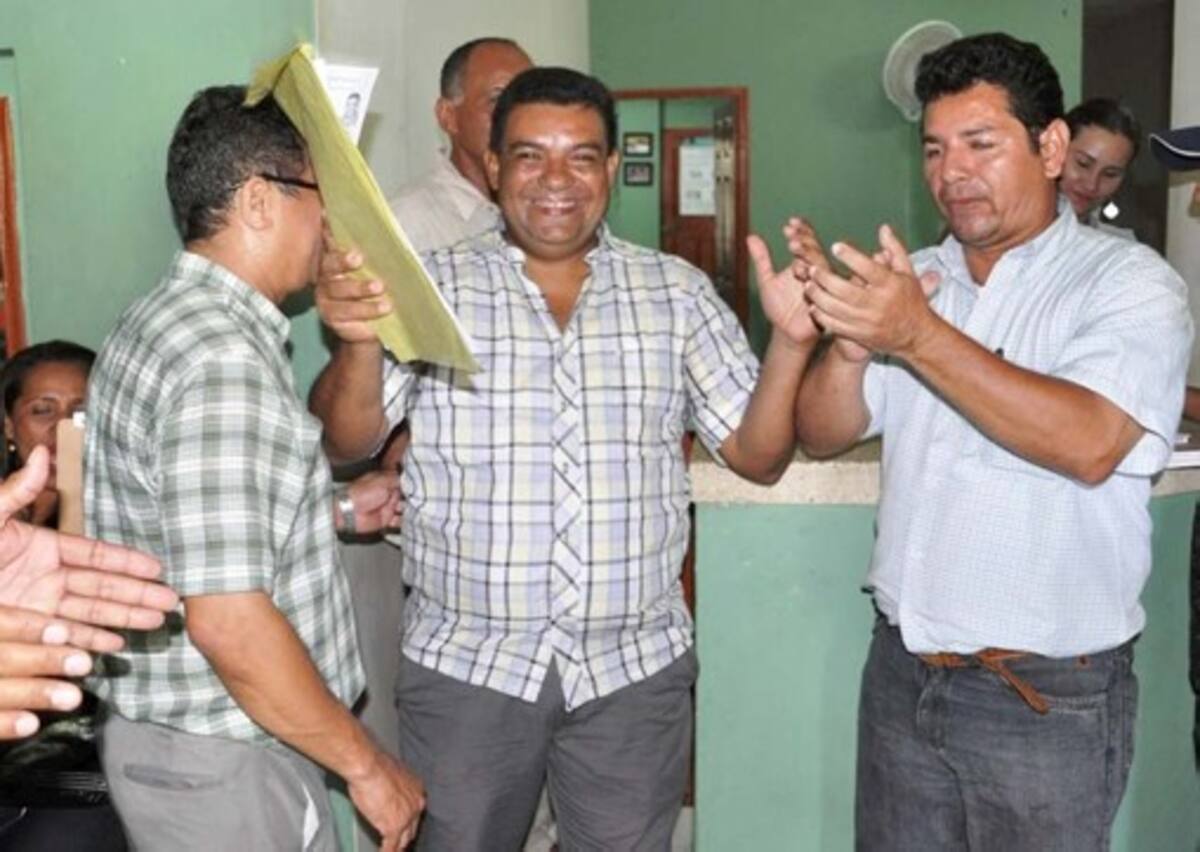 Jorge Luis Martínez, se inscribió como aspirante a la Alcaldía de San Antonio de Palmito.