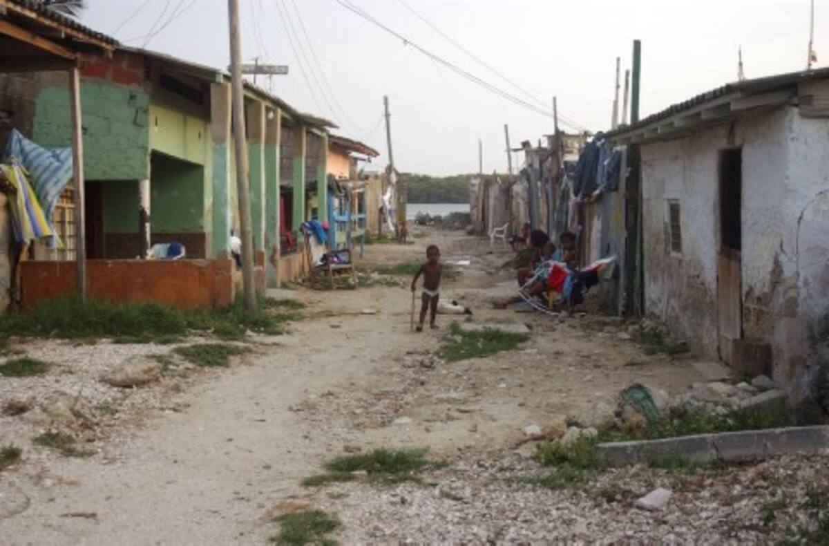 Ninguna de sus calles y callejones goza de pavimentación.