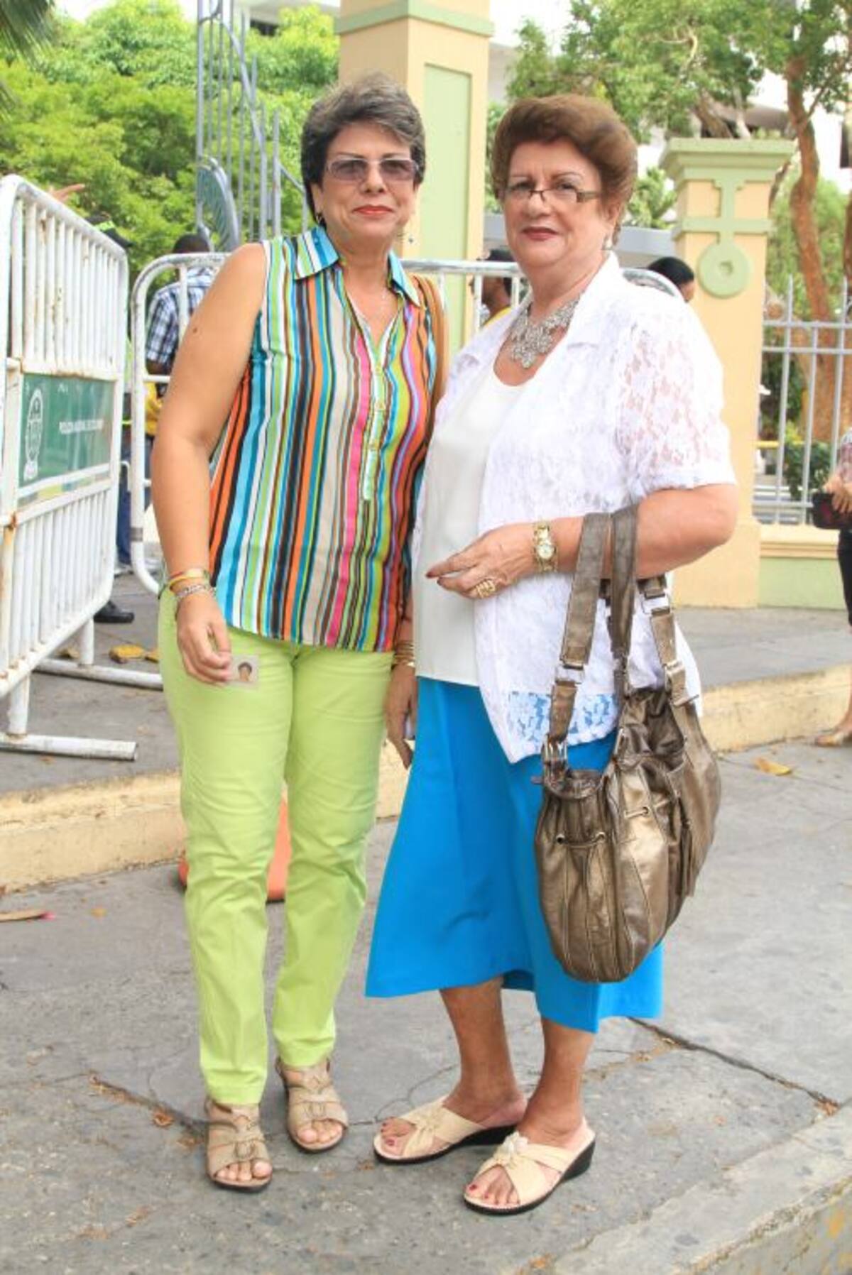 Vicky López y Shirley de López.