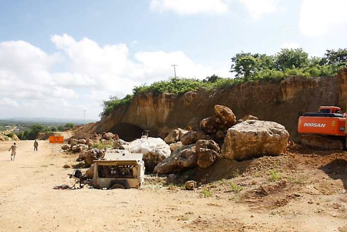 De las lomas de la Isla Barú se extrajo el material para el terraplén que se hizo a fin de nivelar la vía. ZENIA VALDELAMAR SOTELO-EL UNIVERSAL
