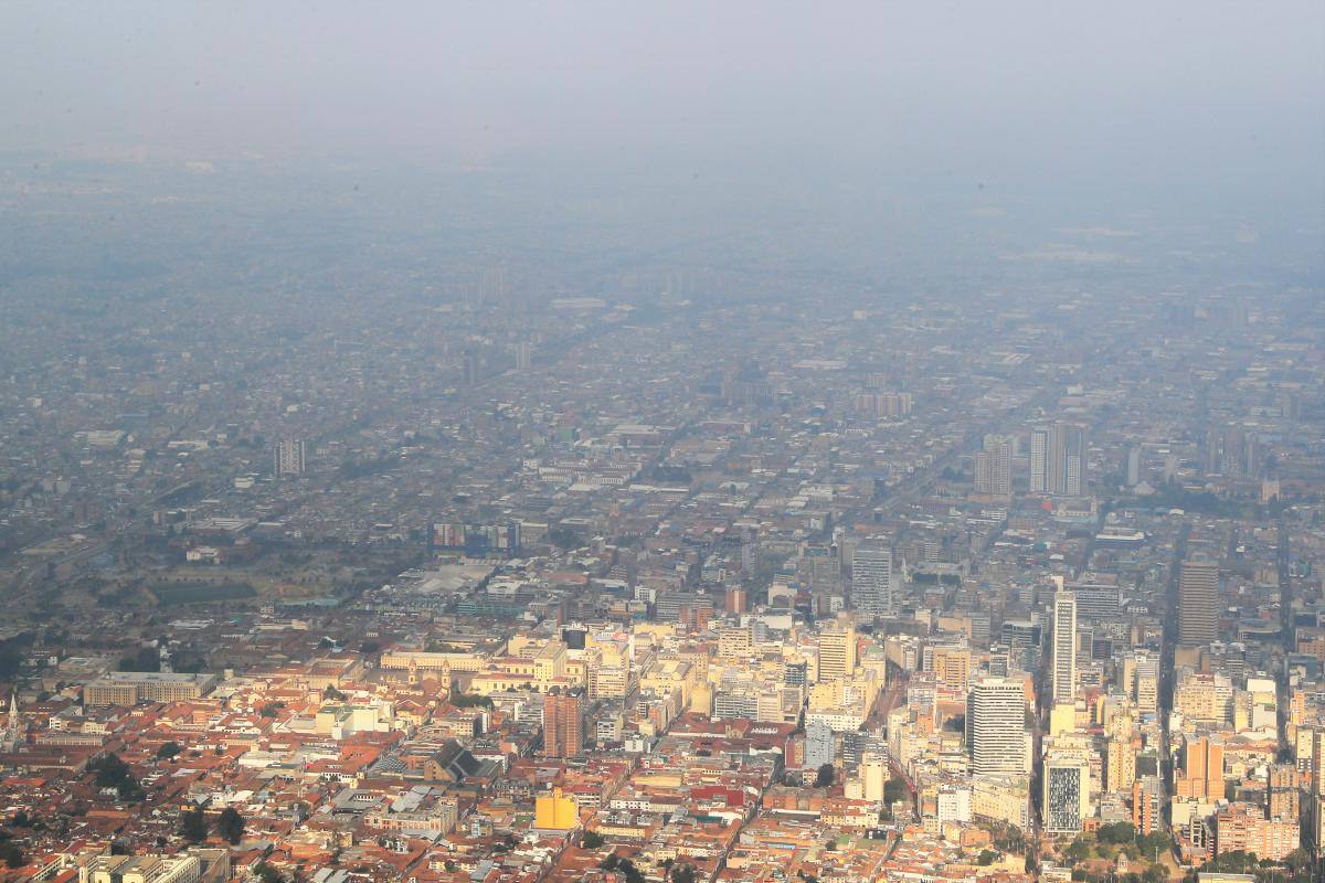 En imágenes: mala calidad del aire afecta a Bogotá por incendios forestales