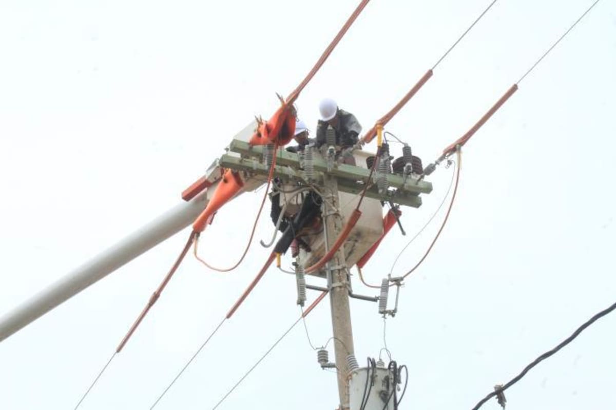 Habitantes de Los Caracoles llevan más de seis horas sin luz
