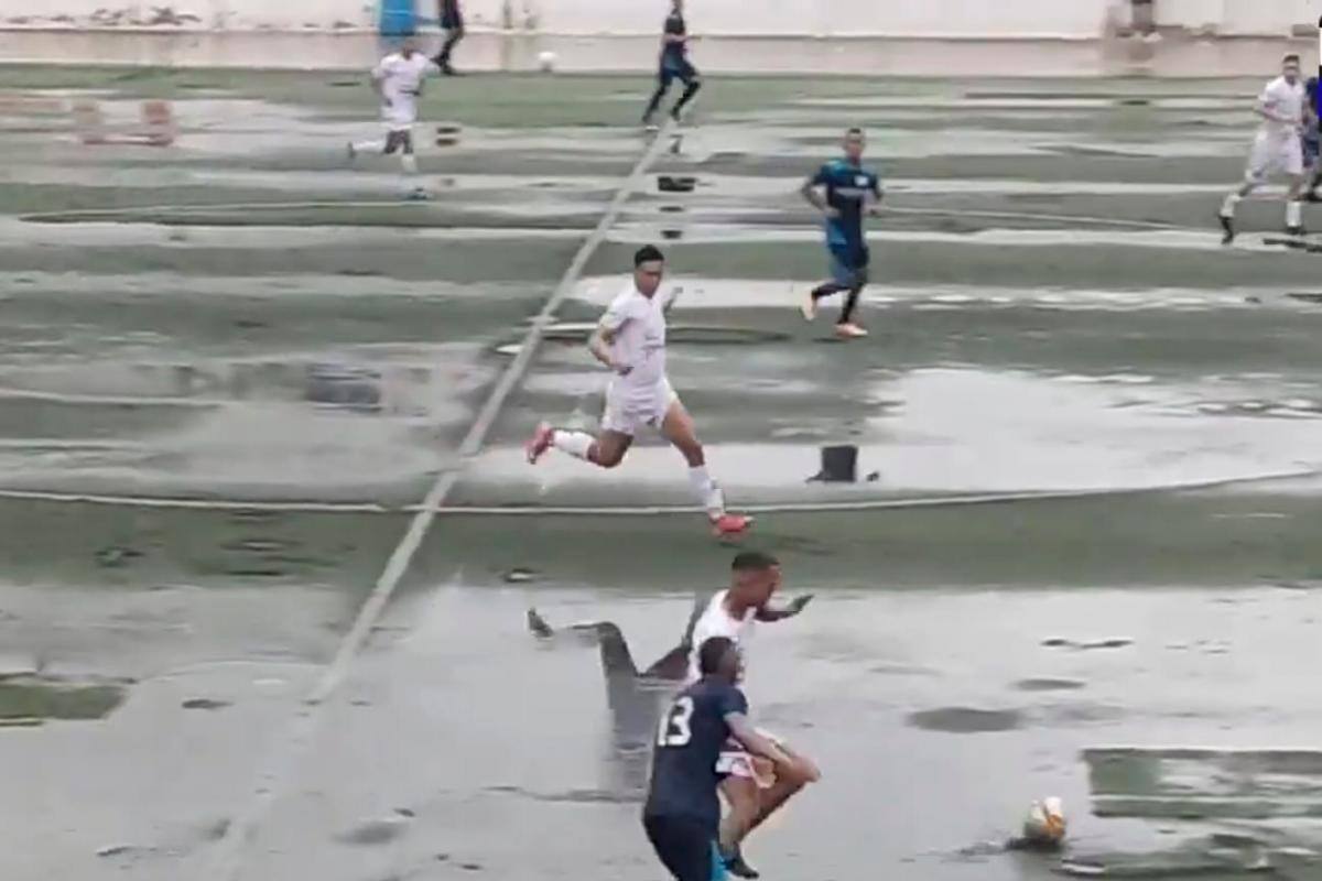¡Qué vergüenza!: ¿cancha o piscina de San Fernando?
