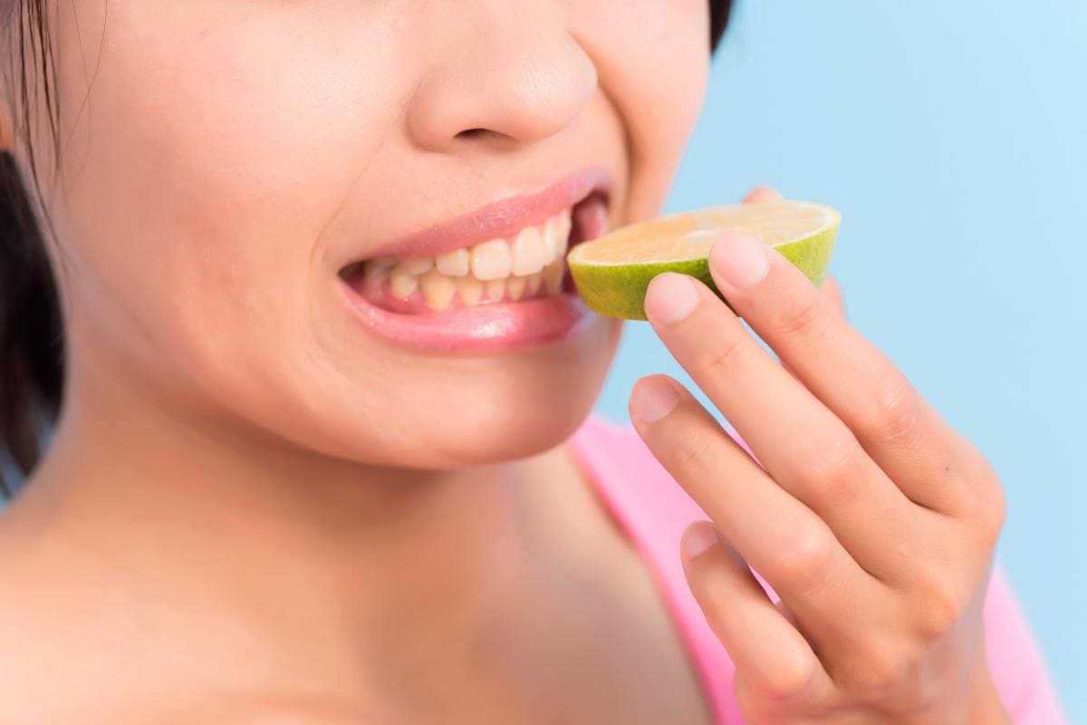 Los minutos recomendados para comer frutas ácidas sin dañar sus dientes