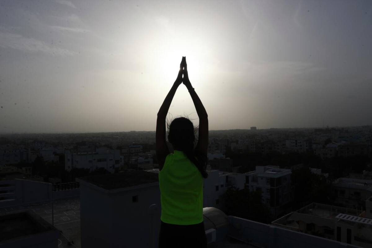 El yoga, la práctica milenaria de la India que se esparce en la pandemia