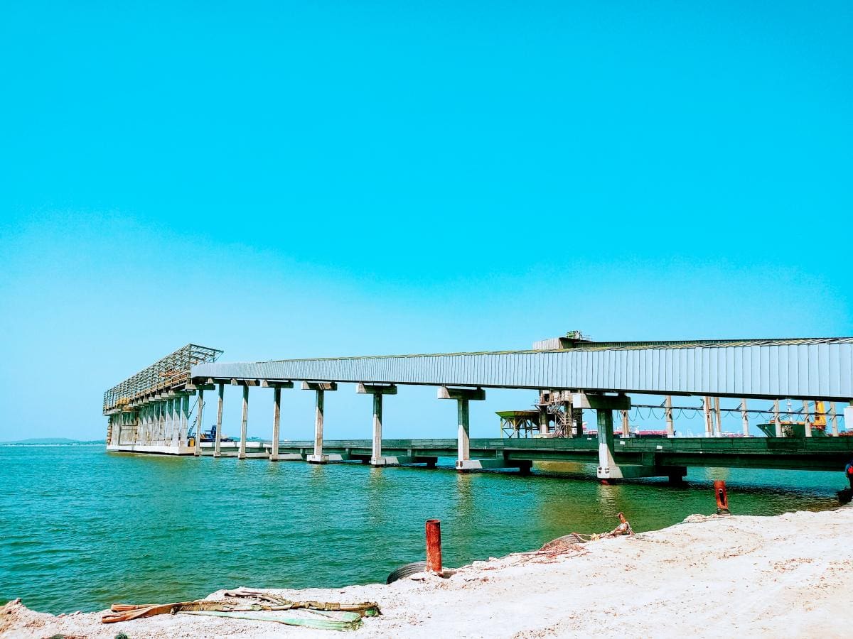 Otra vista de la zona portuaria de Cementos Argos, en Mamonal. //FOTO CORTESÍA ARGOS