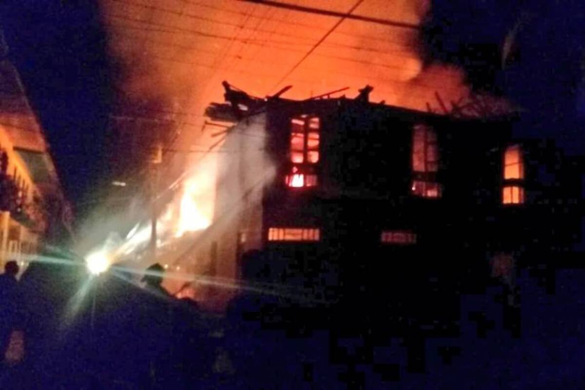 Voraz incendio destruye casas y locales comerciales en El Cairo, Valle