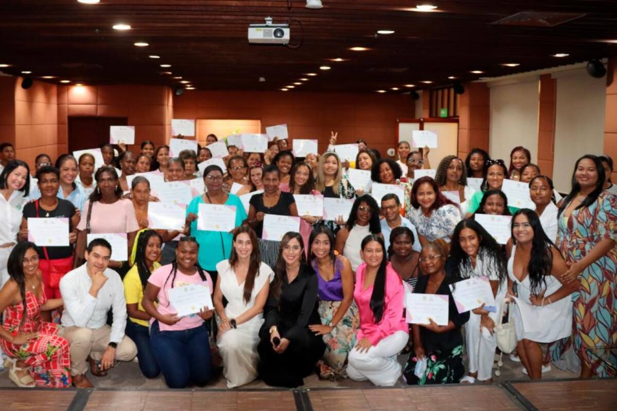 ¡Empoderadas y con autonomía económica! 100 mujeres de Olaya se certificaron