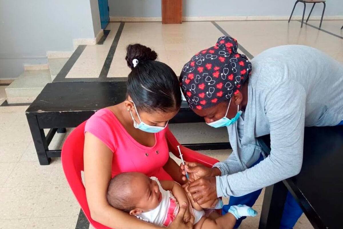 A niños entre 6 meses y 2 años deben vacunarlos contra el COVID en Cartagena