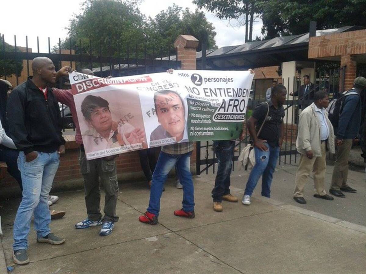 Manifestaciones en las afueras de la Registraduría Nacional. COLPRENSA