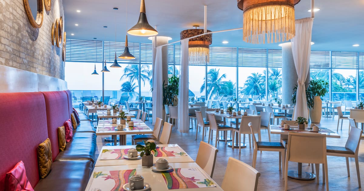Do you have a plan for Mother's Day? Hotel Las Américas will have an Arab buffet by the sea