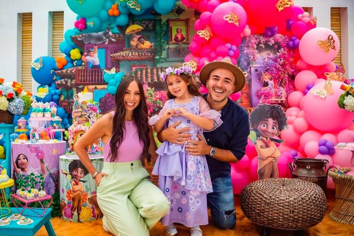 La hija de Siam llora de la felicidad por la caída de su primer diente