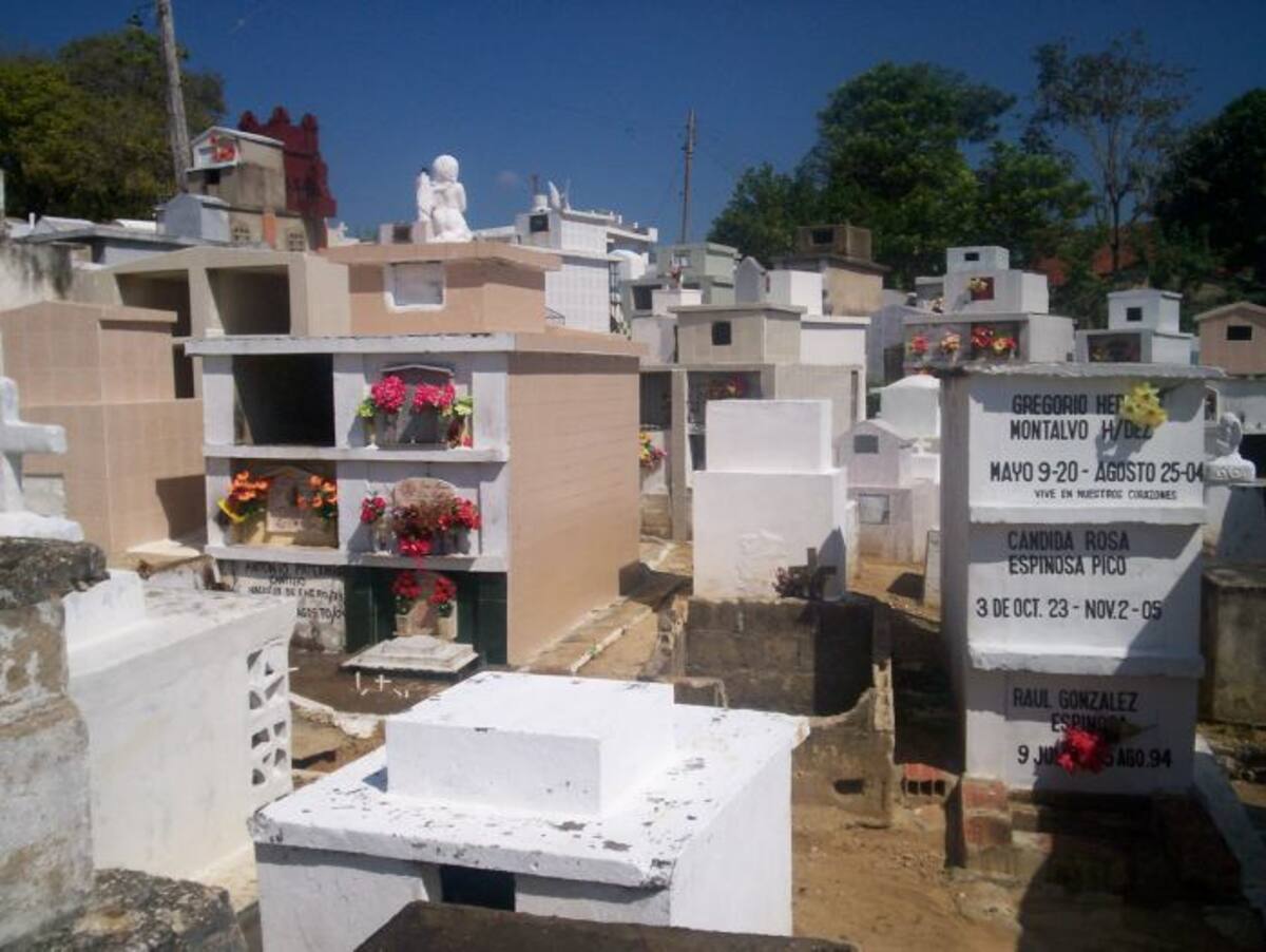 El cementerio municipal permanece limpio gracias a 'Tilín Tilán' Atilano Meza/ El Universal
