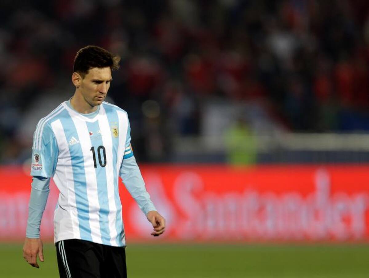 Lionel Messi luego de la derrota ante Chile por la final de la Copa América. AP Natacha Pisarenko
