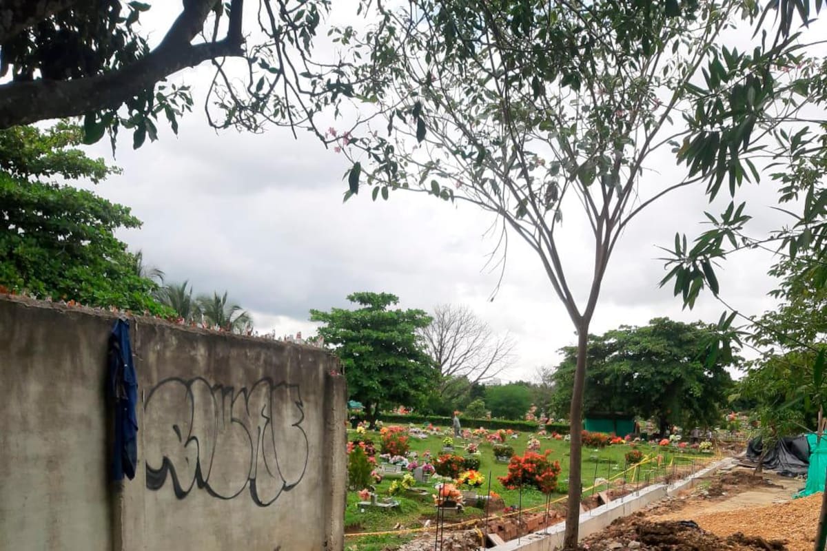 ¿Cementerio Jardines de Cartagena ocupa espacio público?