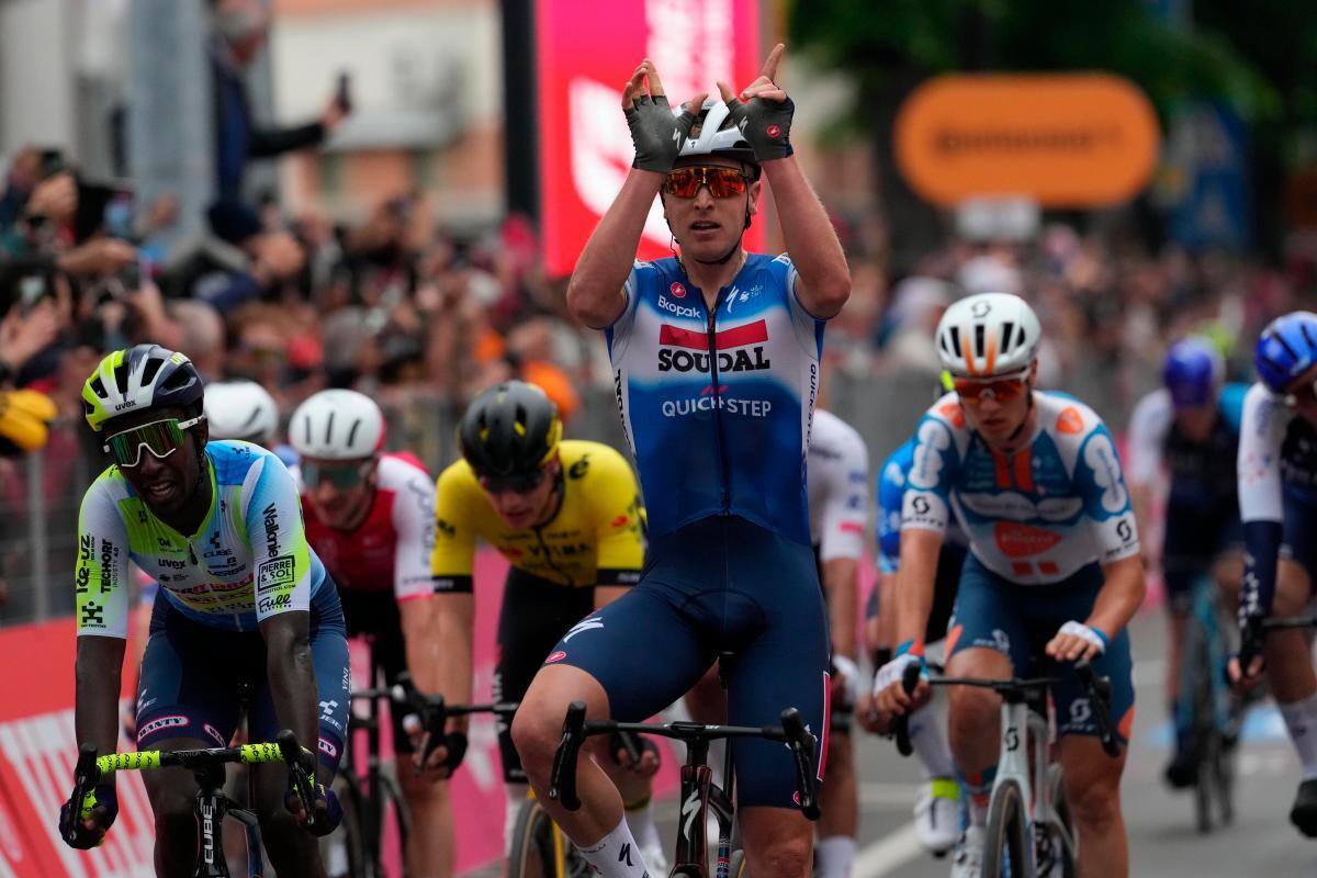 Tim Merlier gana la tercera etapa del Giro de Italia