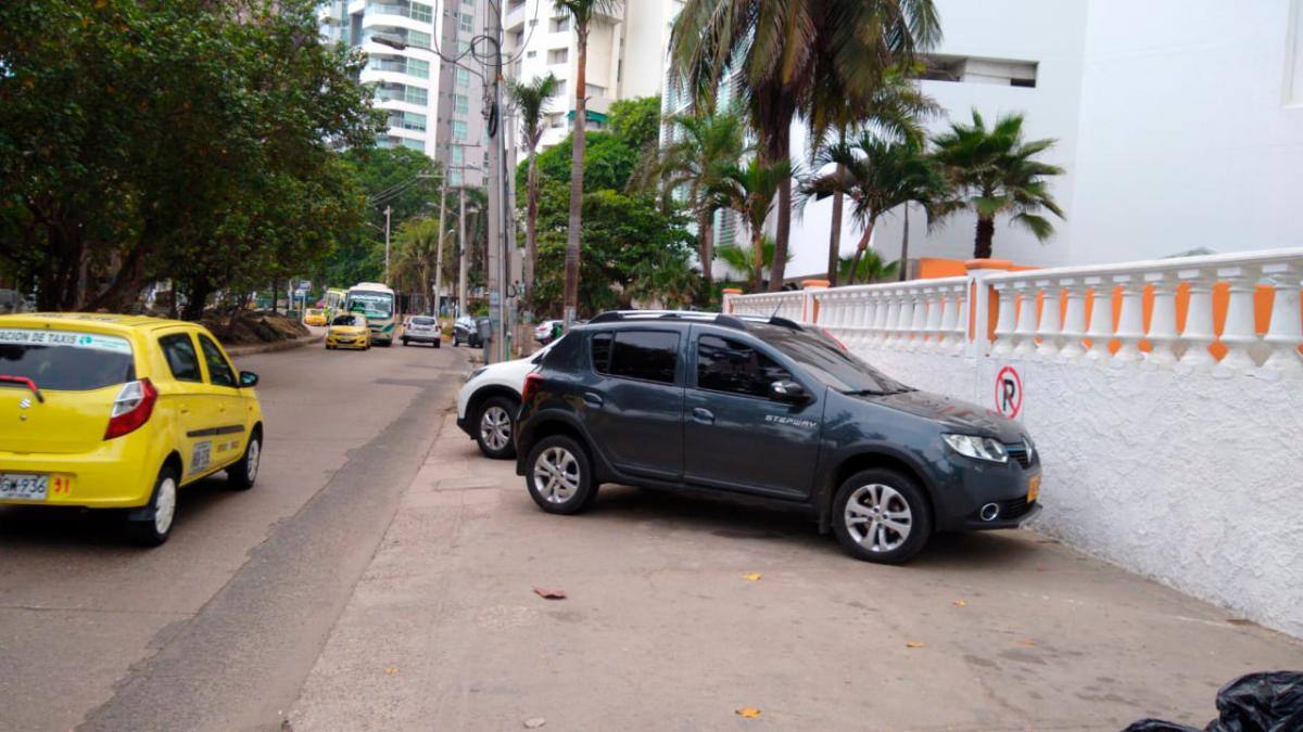 El vehículo fue inmovilizado por mal parqueo. / Cortesía DATT.