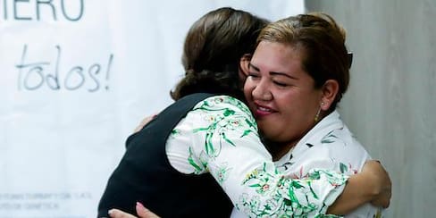 34 años después se reencuentran dos hermanas separadas por tragedia en Armero