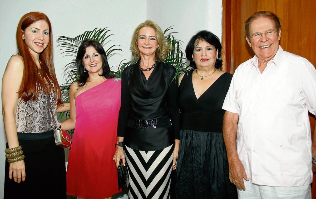Diana Vergara, Ana María Noguera, Lizeth de Cepeda, Linda Porto de Dávila Pestana y Reynaldo Martínez.