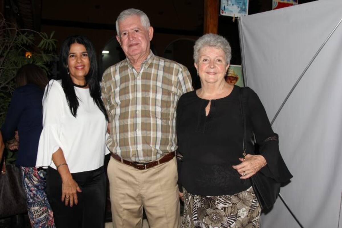 Ana Atola, José Calderón y Marie-Laure Guillot. KAILLINE GIRALDO