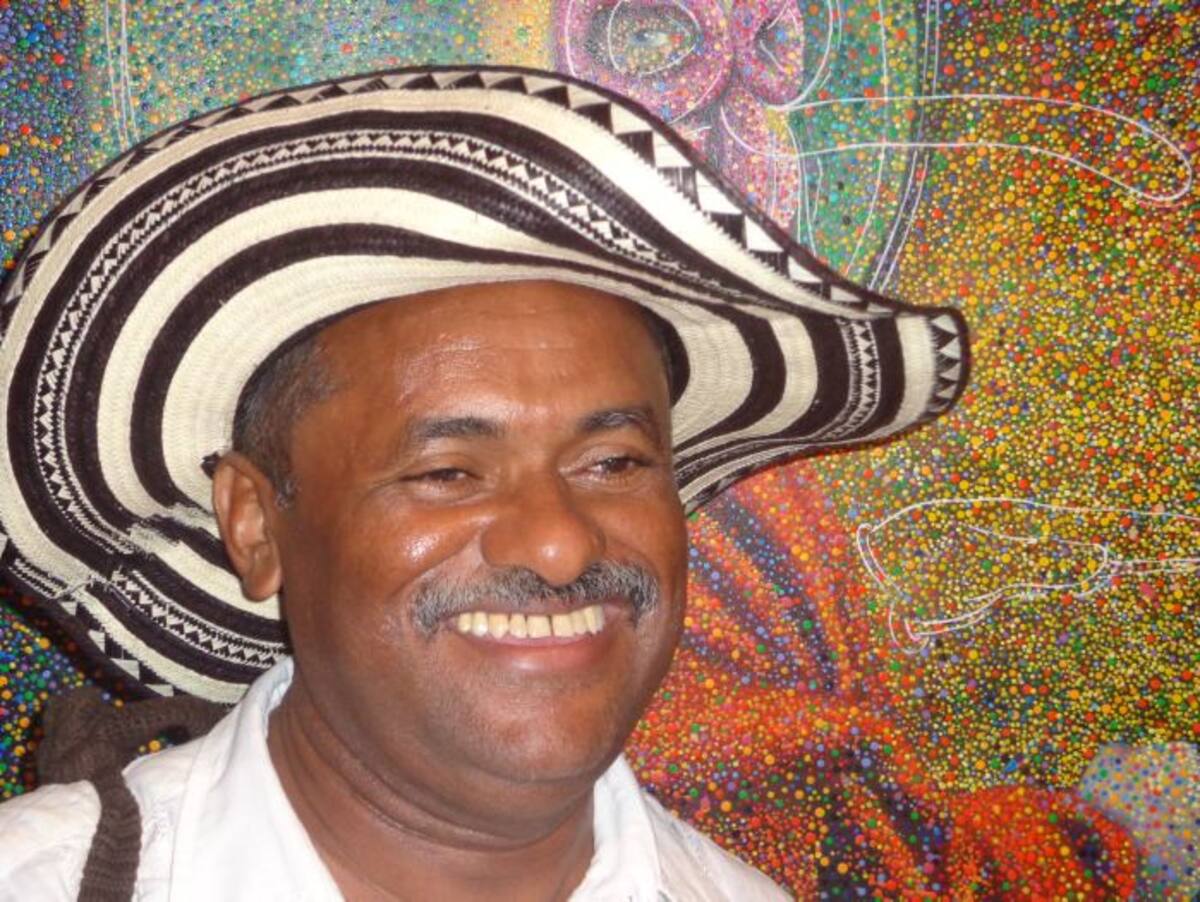 El artista barranquillero Nithto Cecilio, autor del afiche del Carnaval de las Artes. Expuso su bella obra nutrida del carnaval. Gustavo Tatis-El Universal