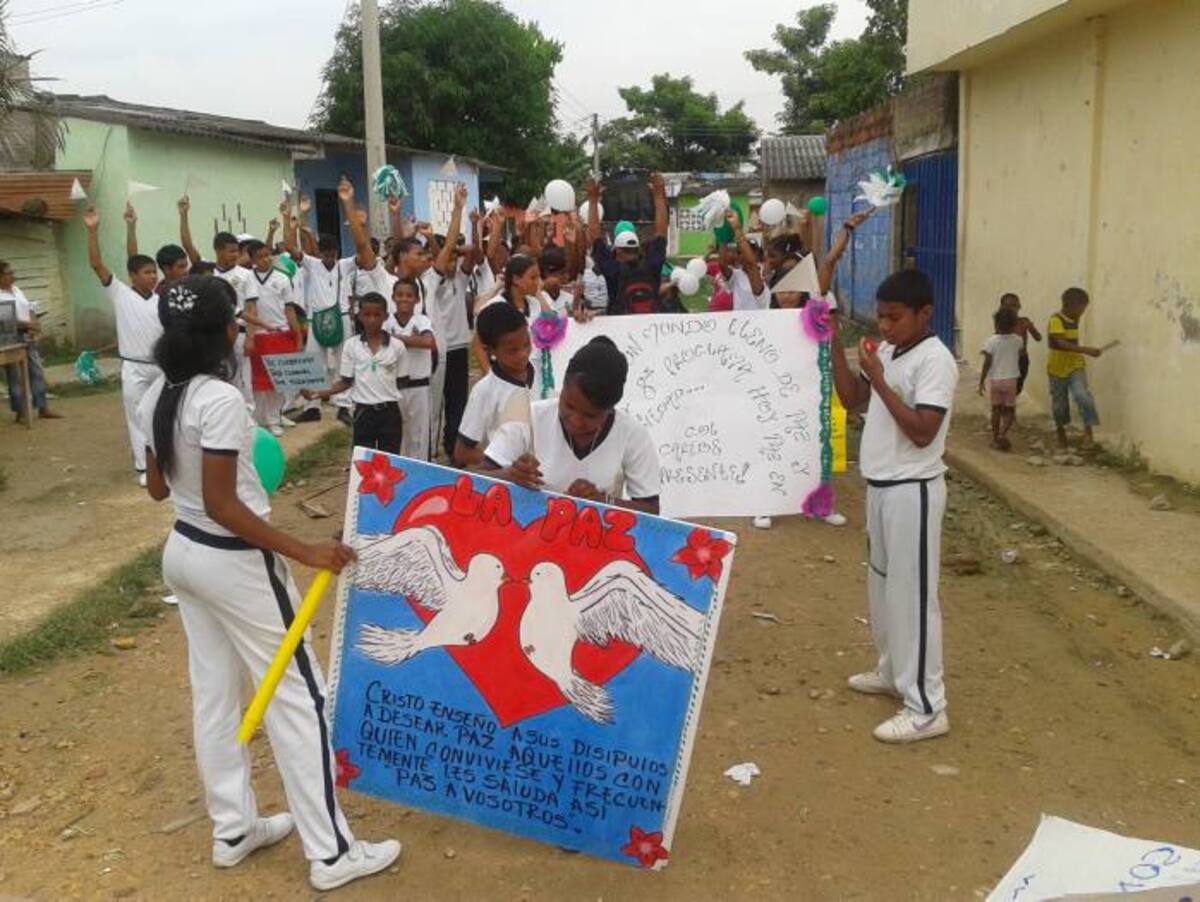 Niñas, niños y adolescentes realizaron actos culturales y simbólicos en cada uno de los espacios usados por las pandillas para hacer actos de violencia. CORTESÍA