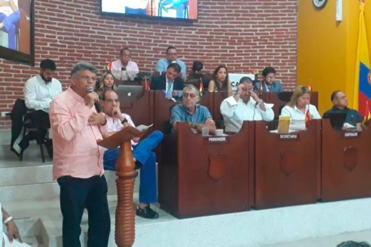 William Dau se opone a renegociar contrato de alumbrado público