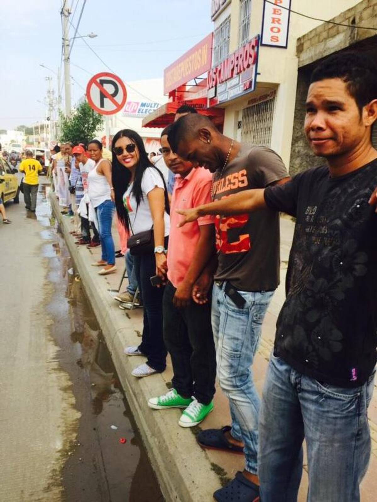 La protesta de "manos unidas inició desde las siete de la mañana en las principales avenidas de la ciudad. Cortesía