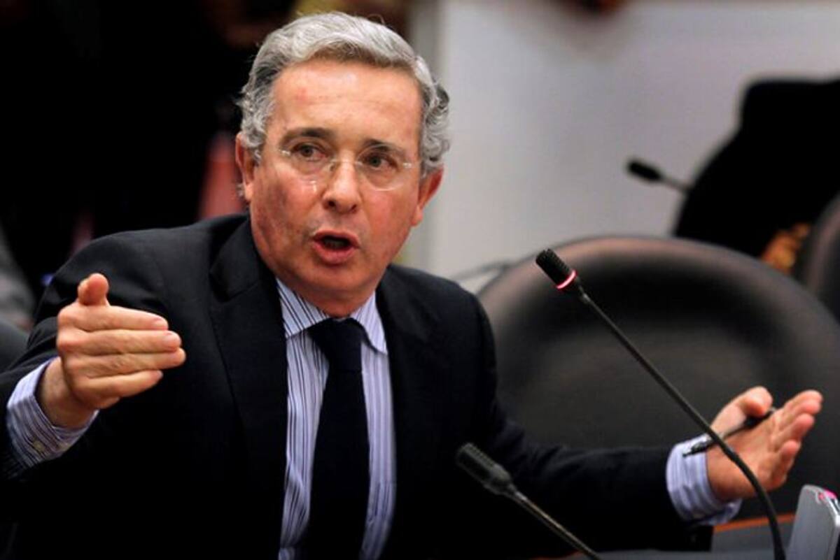 El representante Cepeda le pidió al Fiscal General que investigue al expresidente Uribe por revelar informaciones militares sobre los miembros de la guerrilla que viajaron a la Habana. COLPRENSA