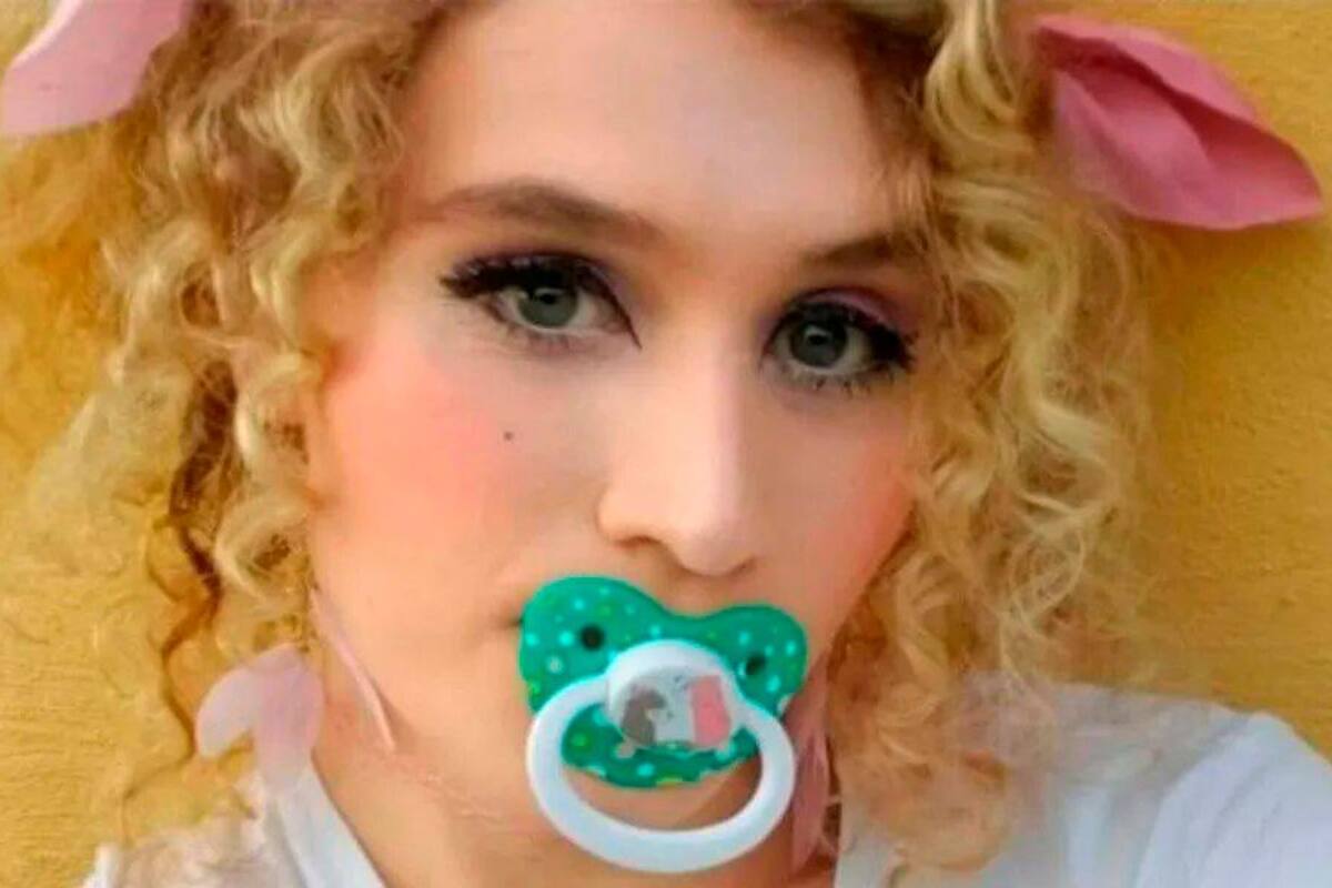 Mujer de 28 años se cree bebé y usa pañales