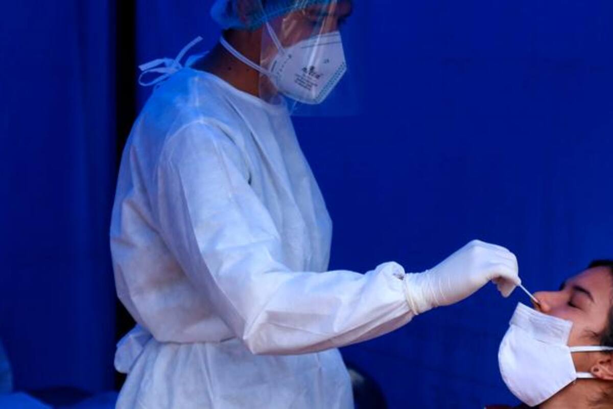 Aislamiento para personas con síntomas de COVID se reduce a 7 días