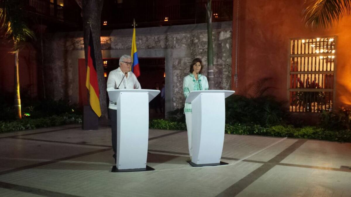 Ministros de Relaciones Exteriores de Alemania y Colombia, Frank-Walter Steinmeie y María Ángela Holguín, respectivamente. KAILLINE GIRALDO - EL UNIVERSAL