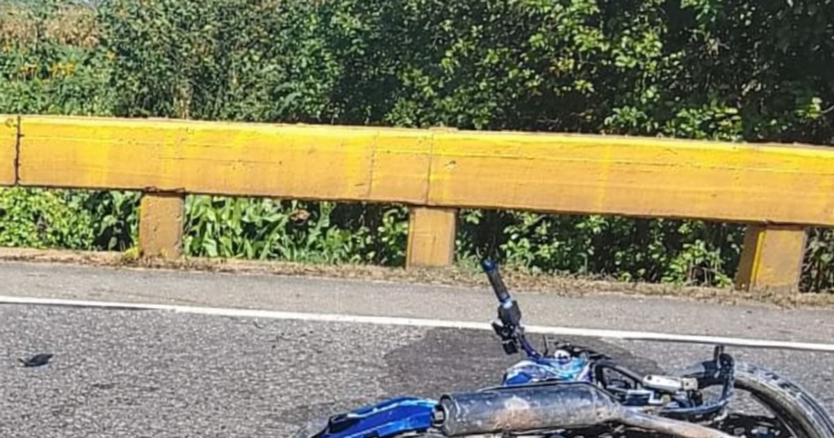 Fuerte choque entre tractomula y una moto dejó un fallecido en la vía a Arjona