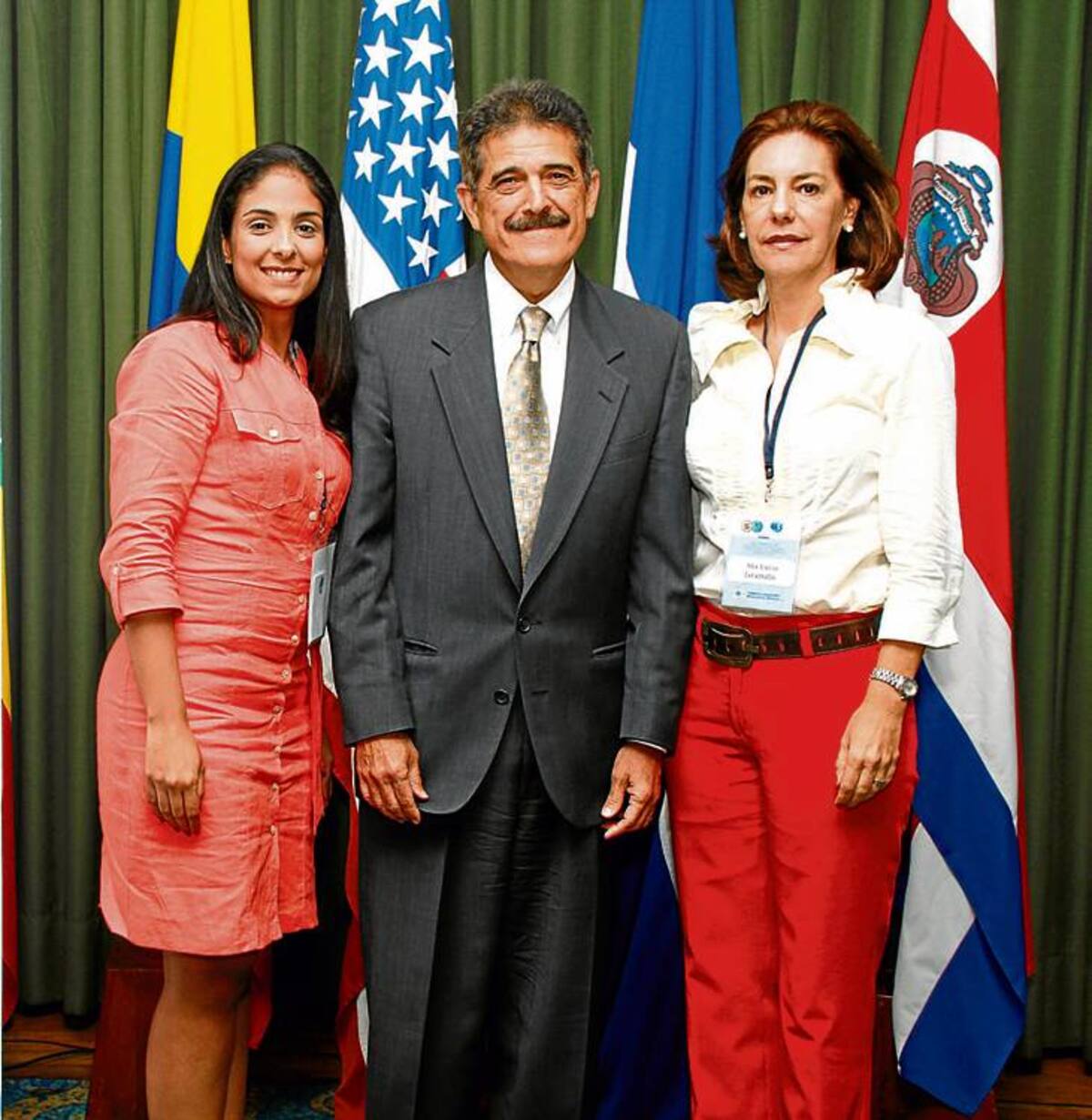 Suzanne Lemaitre, Fermín Cuza, presidente Internacional de la Organización Mundial Basc; y Ana Lucía Jaramillo.