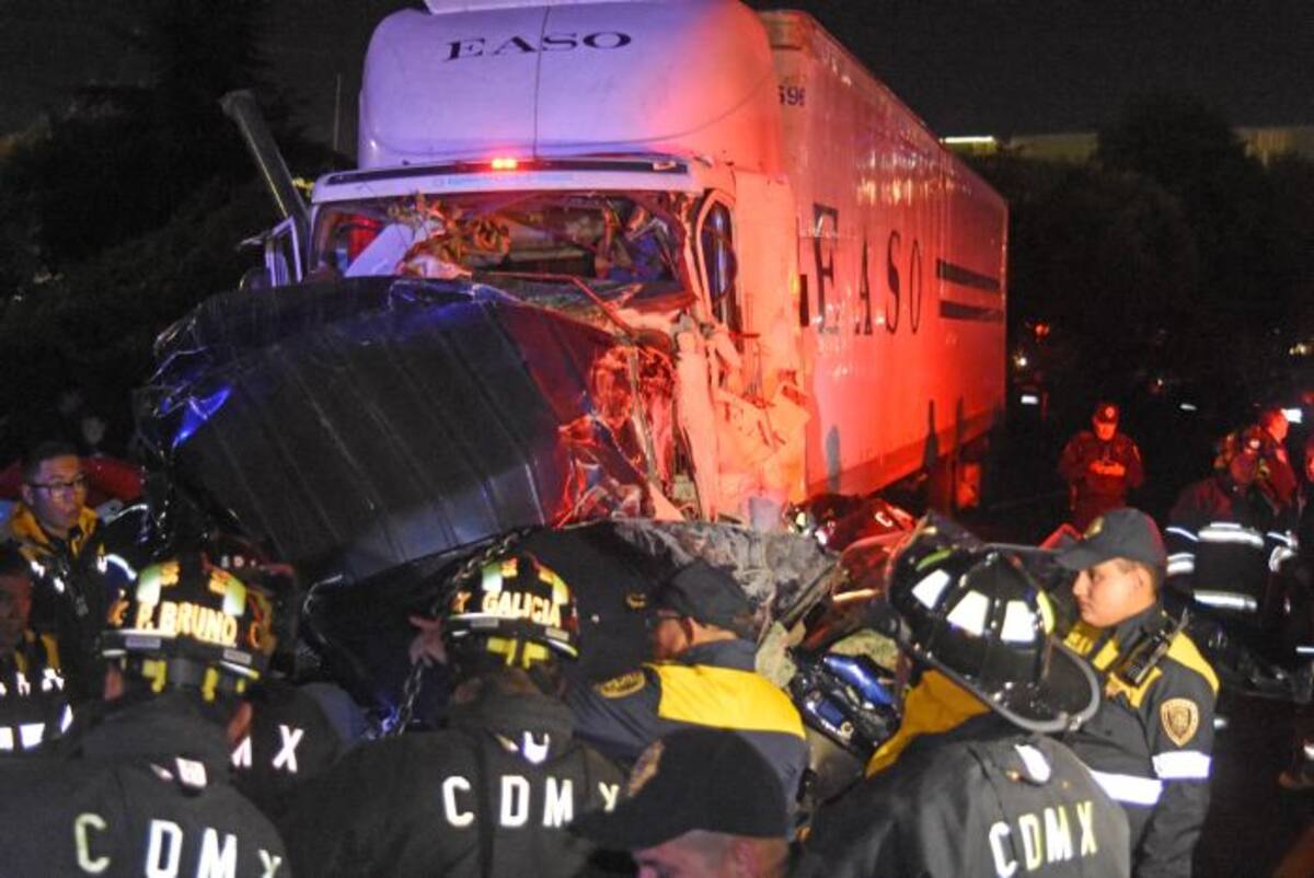 Imágenes del siniestro que dejó 10 muertos y 17 heridos. EFE STR