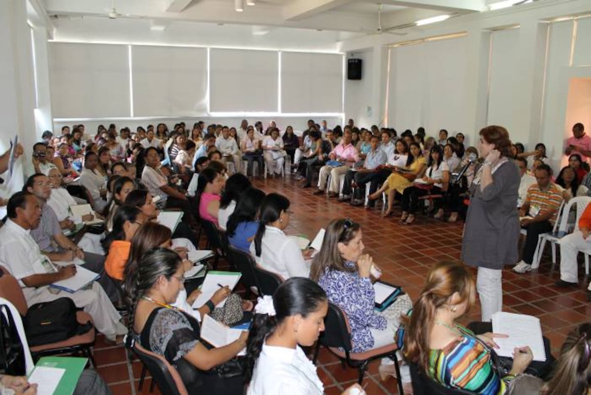 Durante el seminario para neutralizar la violencia en las esculas, los docentes asimilaron cómo detectar problemas de rechazos y conflictos en los grupos de clase, y cómo ayudar a la inclusión del niño. Cortesía