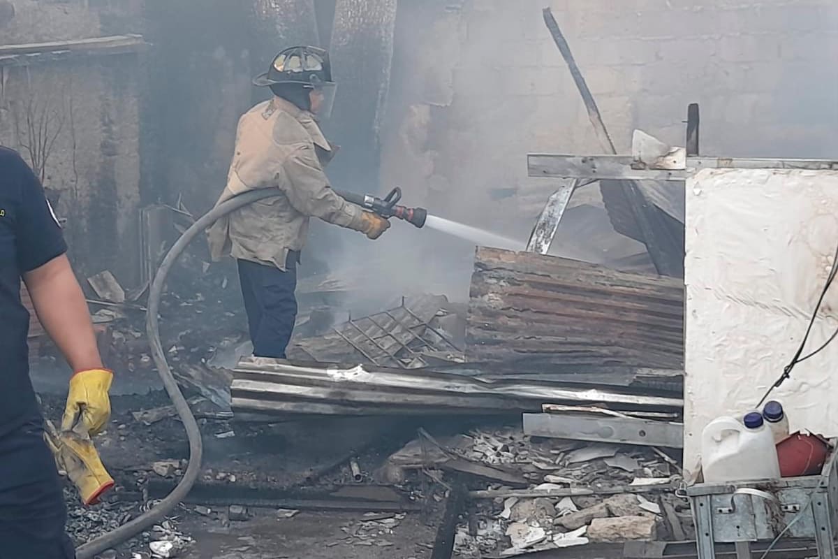 ¡Perdieron todo! Familia queda sin hogar tras grave incendio en El Bosque