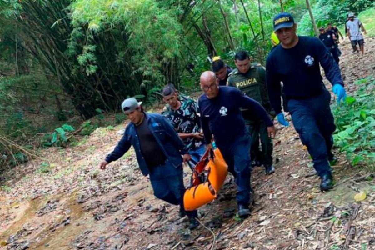 ¡Milagro! Rescatan con vida a joven que se lanzó de 130 metros de altura