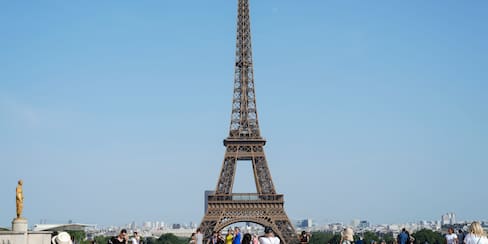 Ola de calor en Francia deja 40 muertos: Torre Eiffel ajustó sus horarios por la emergencia