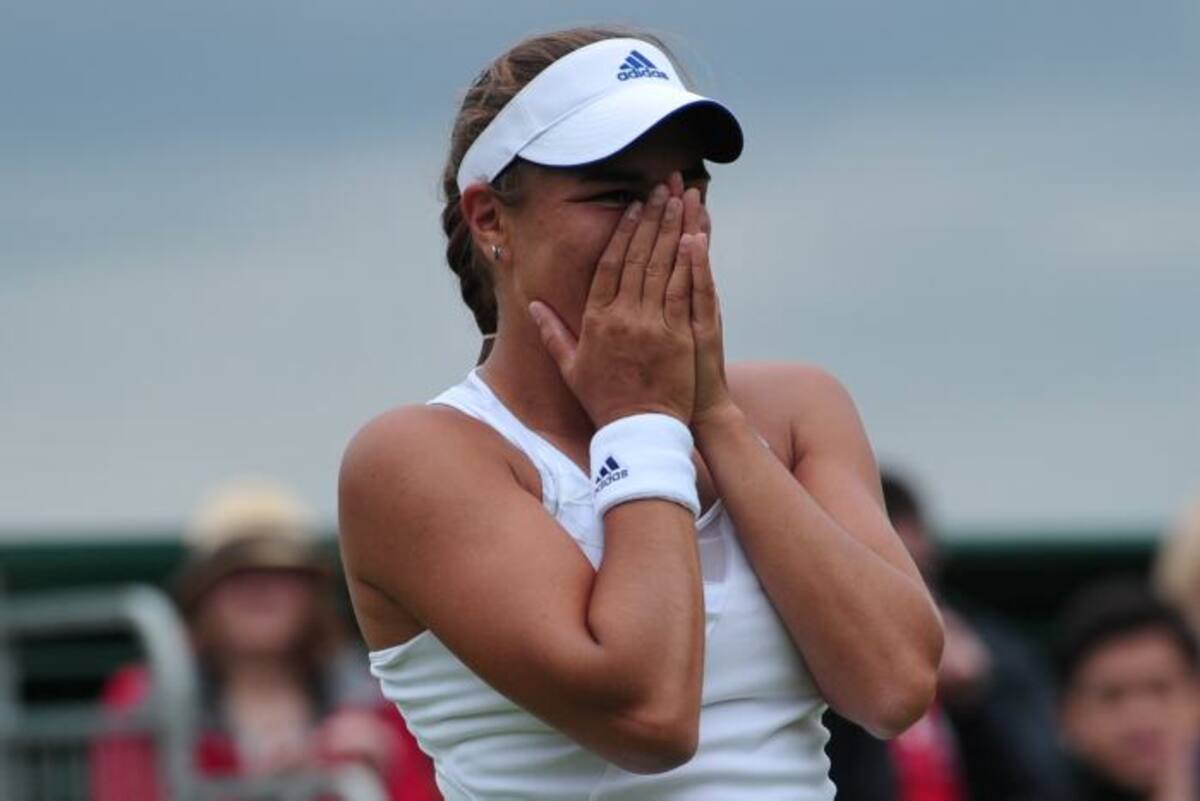 Luego del punto decisivo, tiró la raqueta al suelo y se cubrió la cara con las manos. AFP CARL COURT