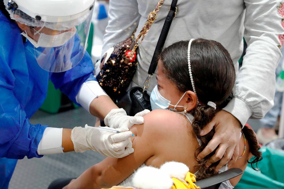 OPS advierte que prioridad de la vacunación no son los niños