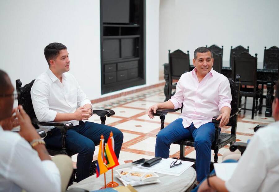 Ternas de alcaldes menores firman compromiso “para reinventar las alcaldías locales”