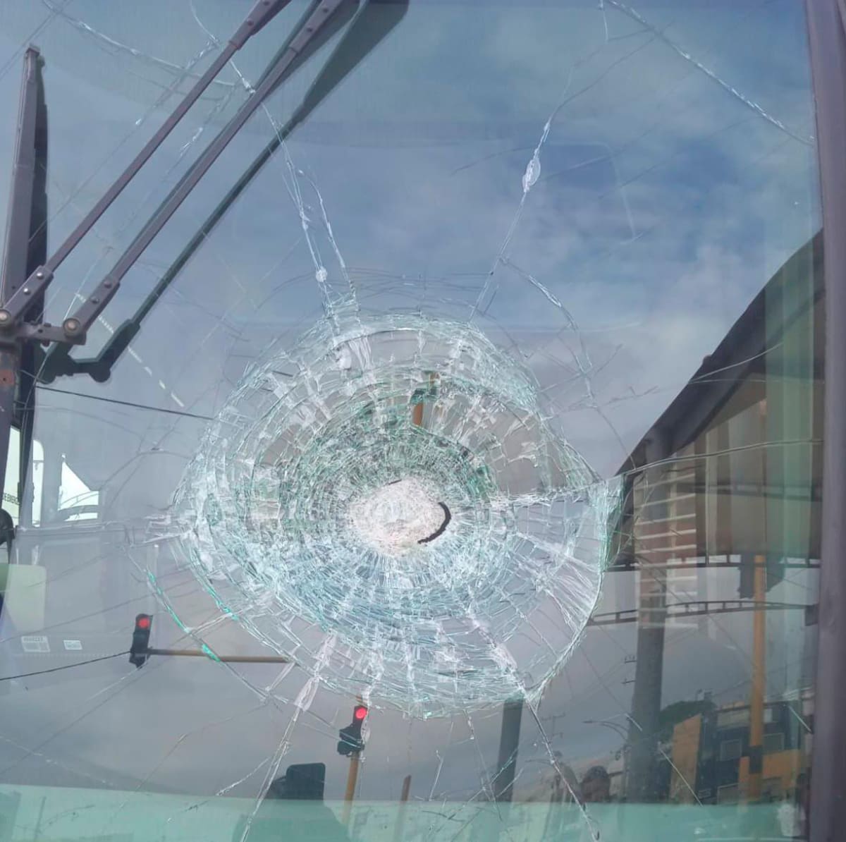 Buses de Transcaribe atacados por inescrupulosos.