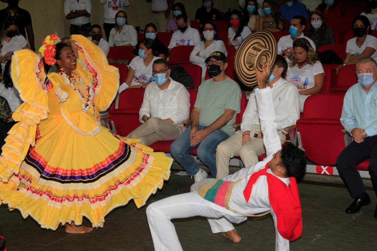 La programación incluyó una muestra cultural a cargo del grupo de música y danza de la Universidad del Sinú.