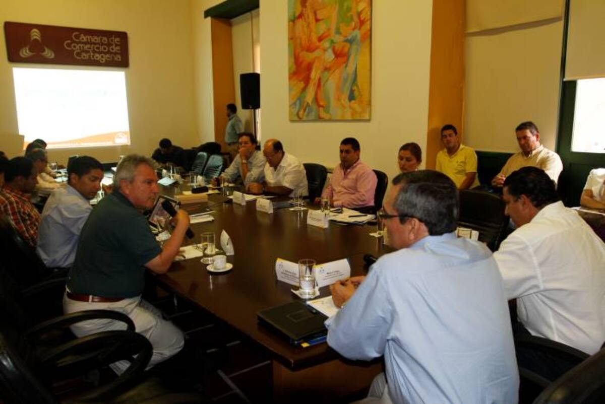La Cámara de Comercio de Cartagena convocó ayer una reunión en la que se fijaron compromisos para terminar las obras de Transcaribe y poner en funcionamiento el sistema a fines del año entrante. AROLDO MESTE ALCÁNTARA - EL UNIVERSAL
