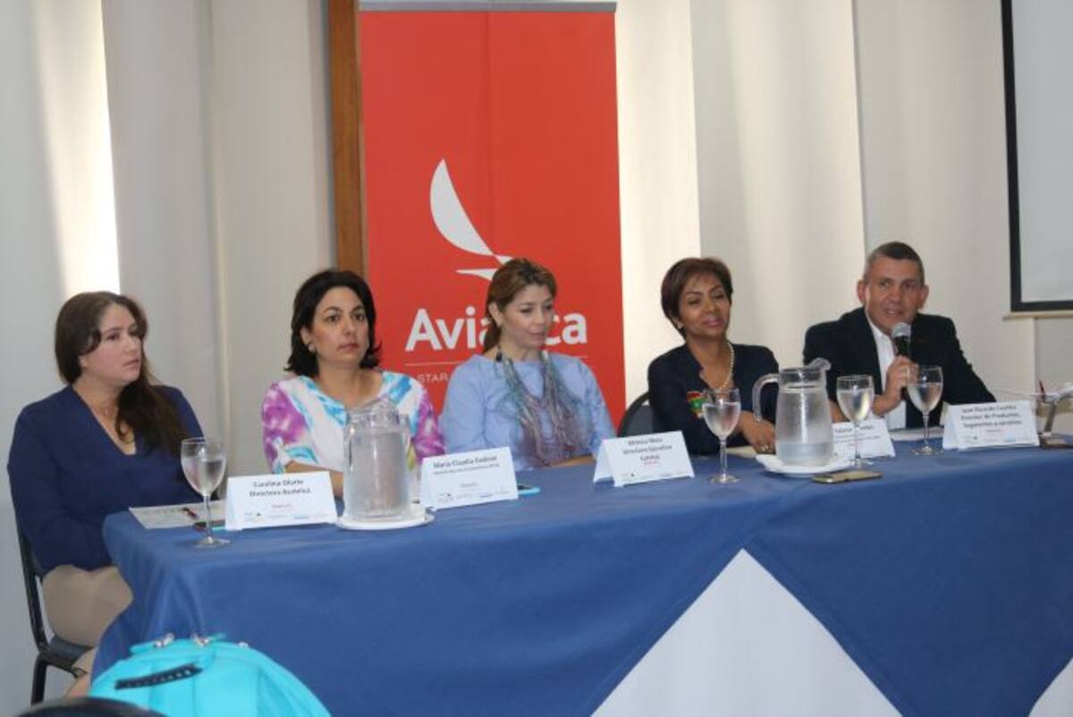 Carolina Olarte, directora Asotelca; María Claudia Gedeón, gerente de Asuntos Corporativos de SACSA; Mónica Mass, directora de Cotelco; Zully Salazar, presidenta de Corpoturismo y Juan Ricardo Castillo, director de productos, segmentos y servicios de Avianca. DANIELA BUELVAS - EL UNIVERSAL
