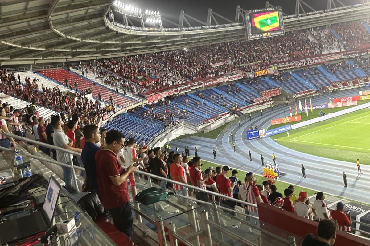 Junior prohibió el ingreso de las barras del América Metropolitano