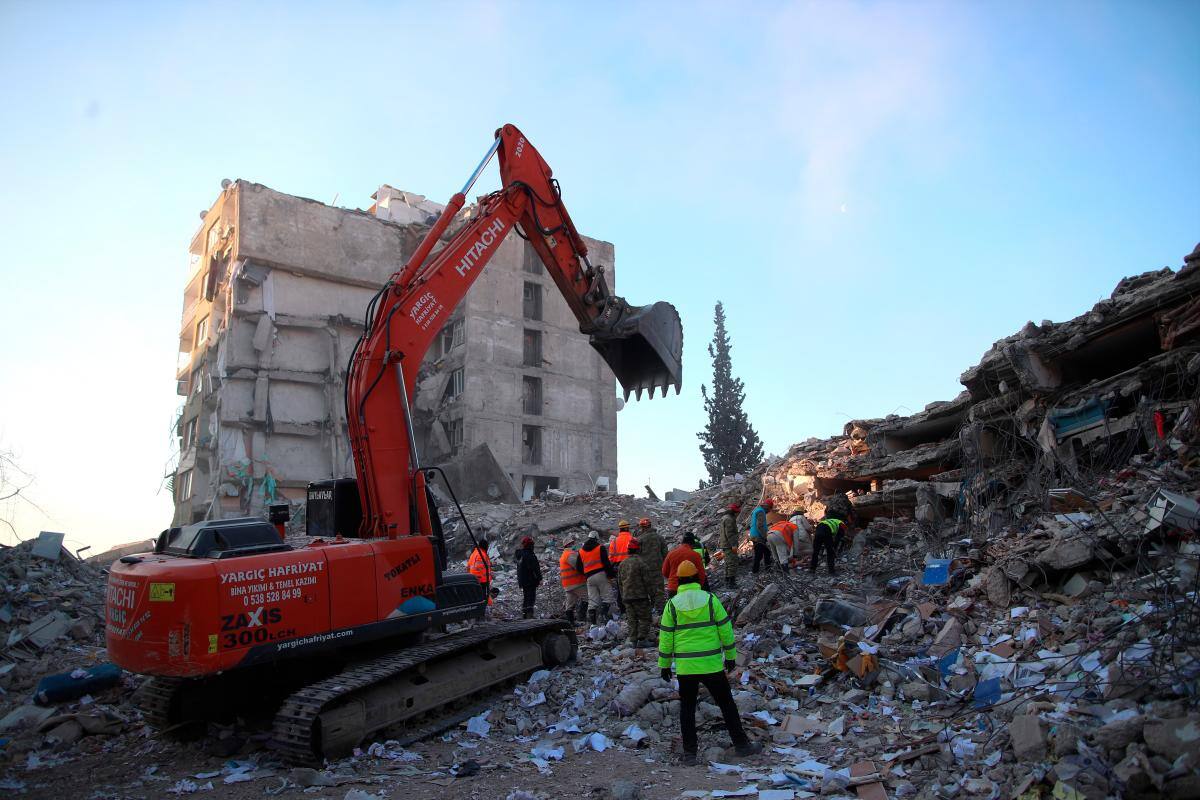 ¡Siguen subiendo! 35.000 fallecidos dejan terremotos en Turquía y Siria