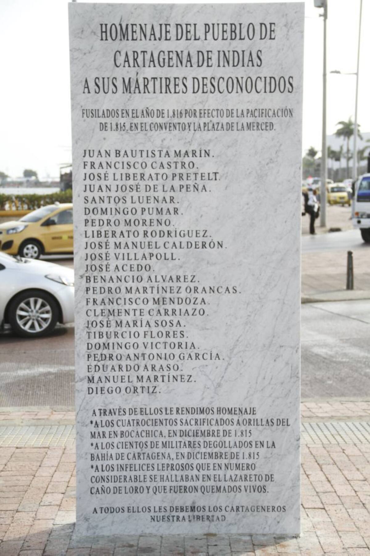 En una primera placa estaban los nombres de diez mujeres, quienes, según una investigación histórica, también fueron fusiladas durante la pacificación.//foto oscar díaz-el universal. foto oscar diaz-el univeral