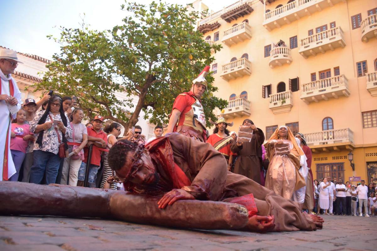 Galería: así fue el multitudinario viacrucis en el Centro Histórico